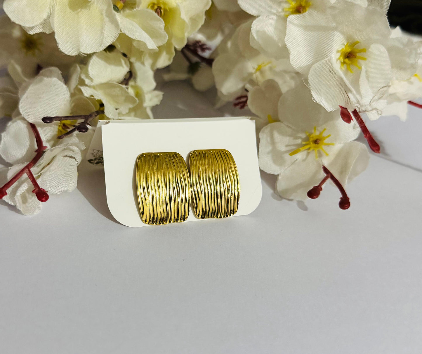 Sunlit Ripple Rectangular Stud