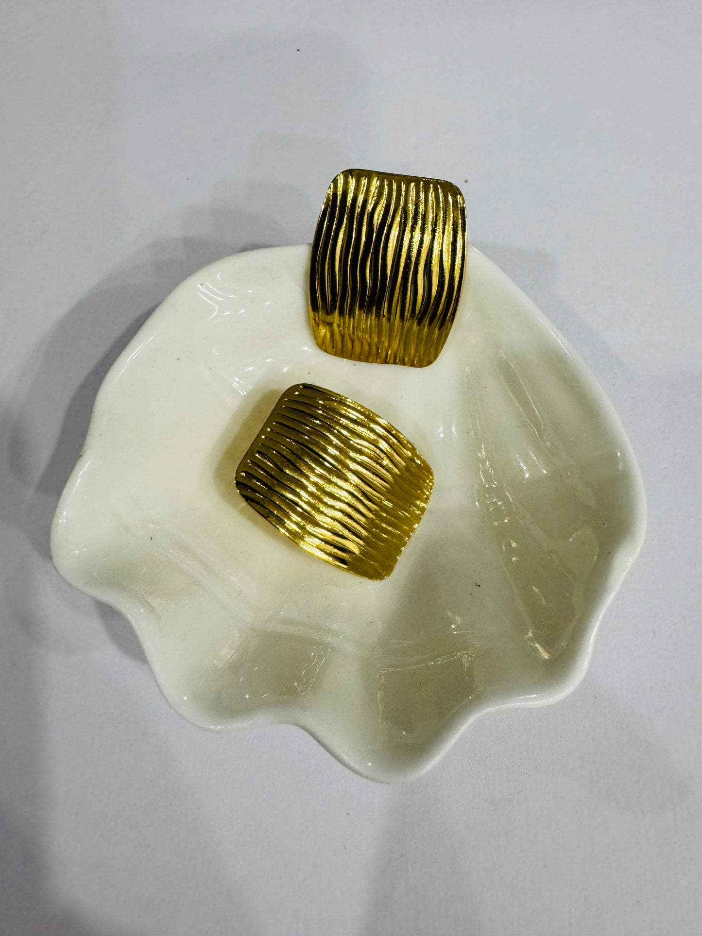 Sunlit Ripple Rectangular Stud
