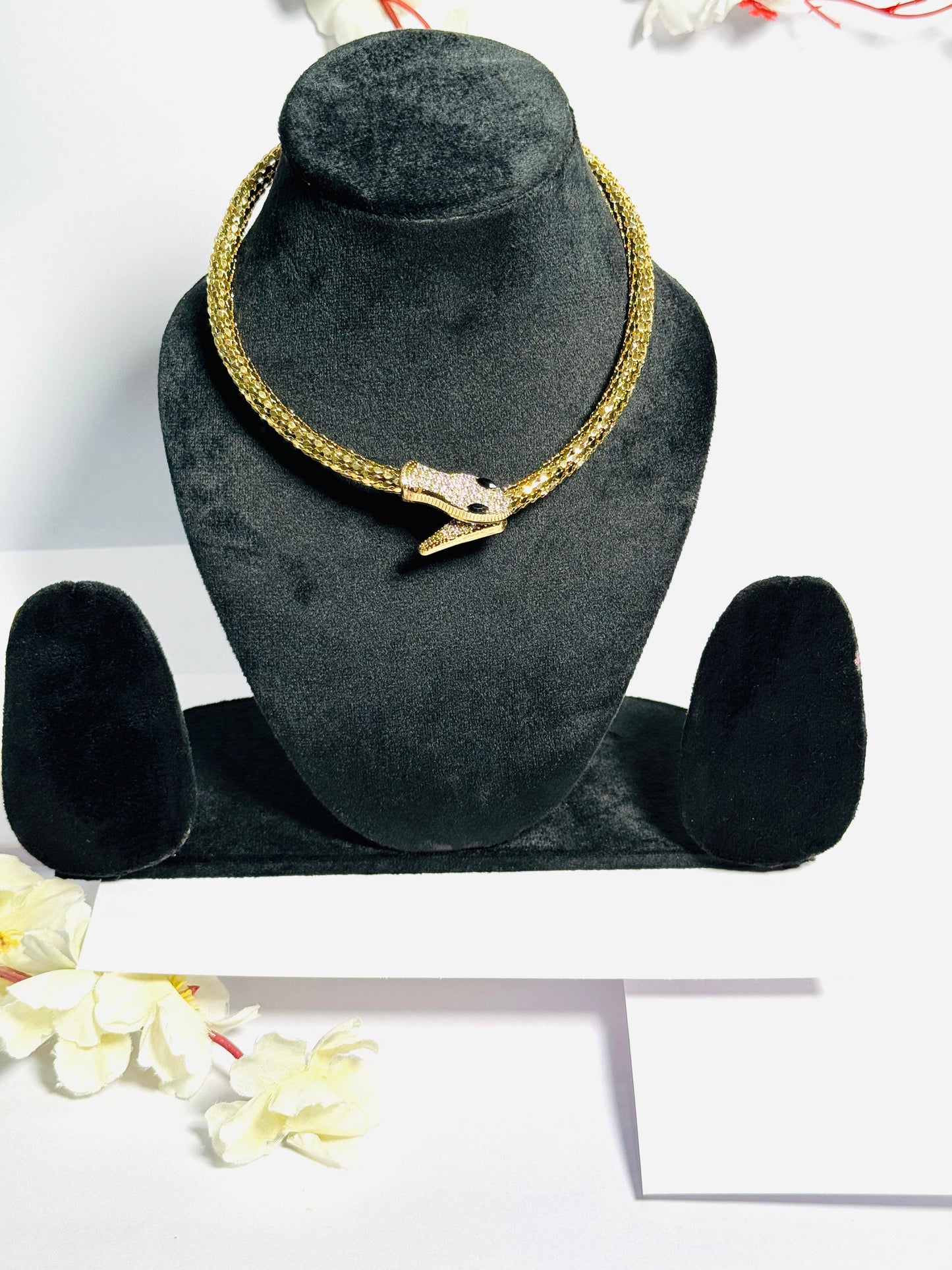 Golden Mesh Choker Necklace With Black Eye