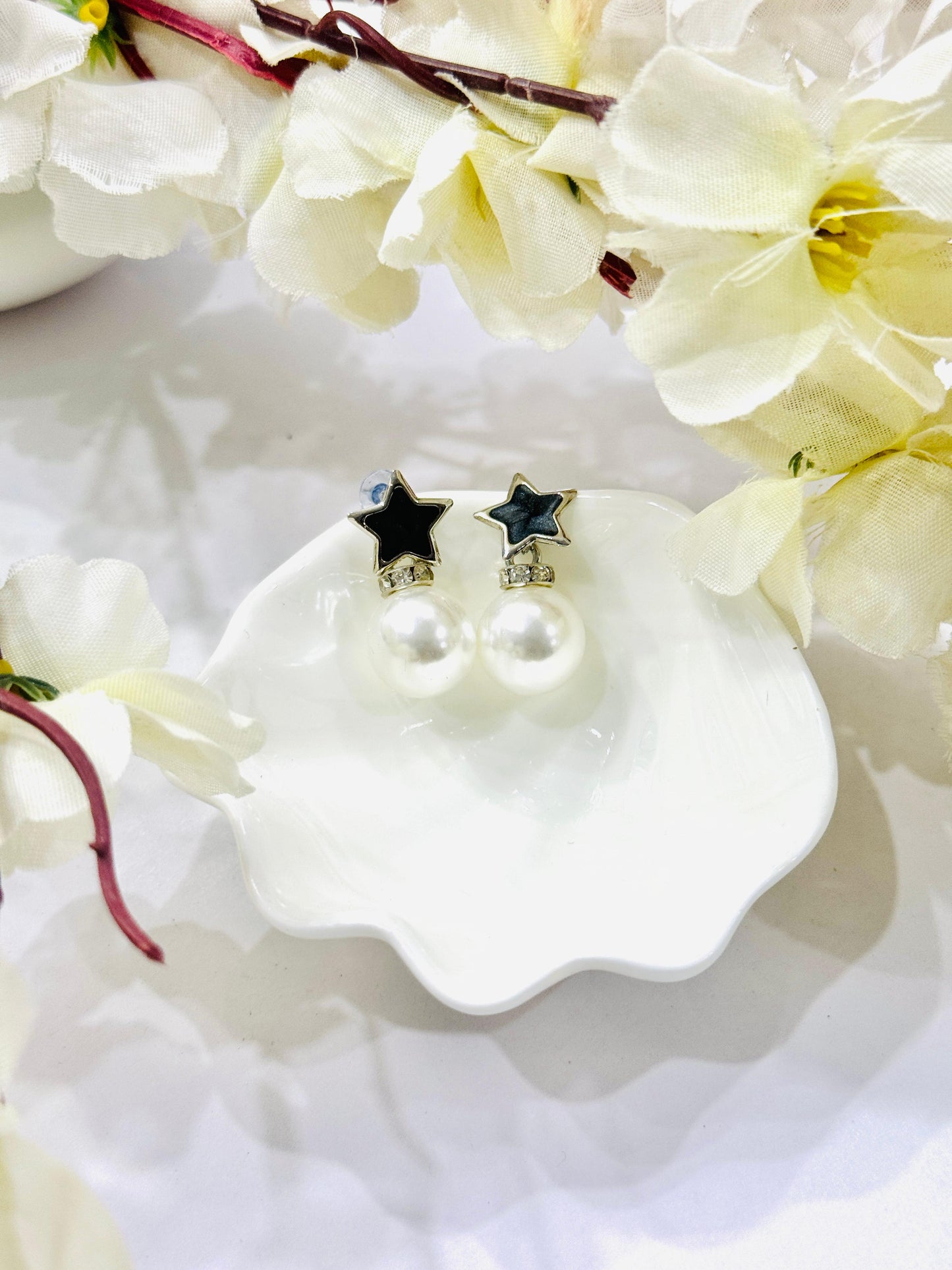 Black & White Pearl Earrings