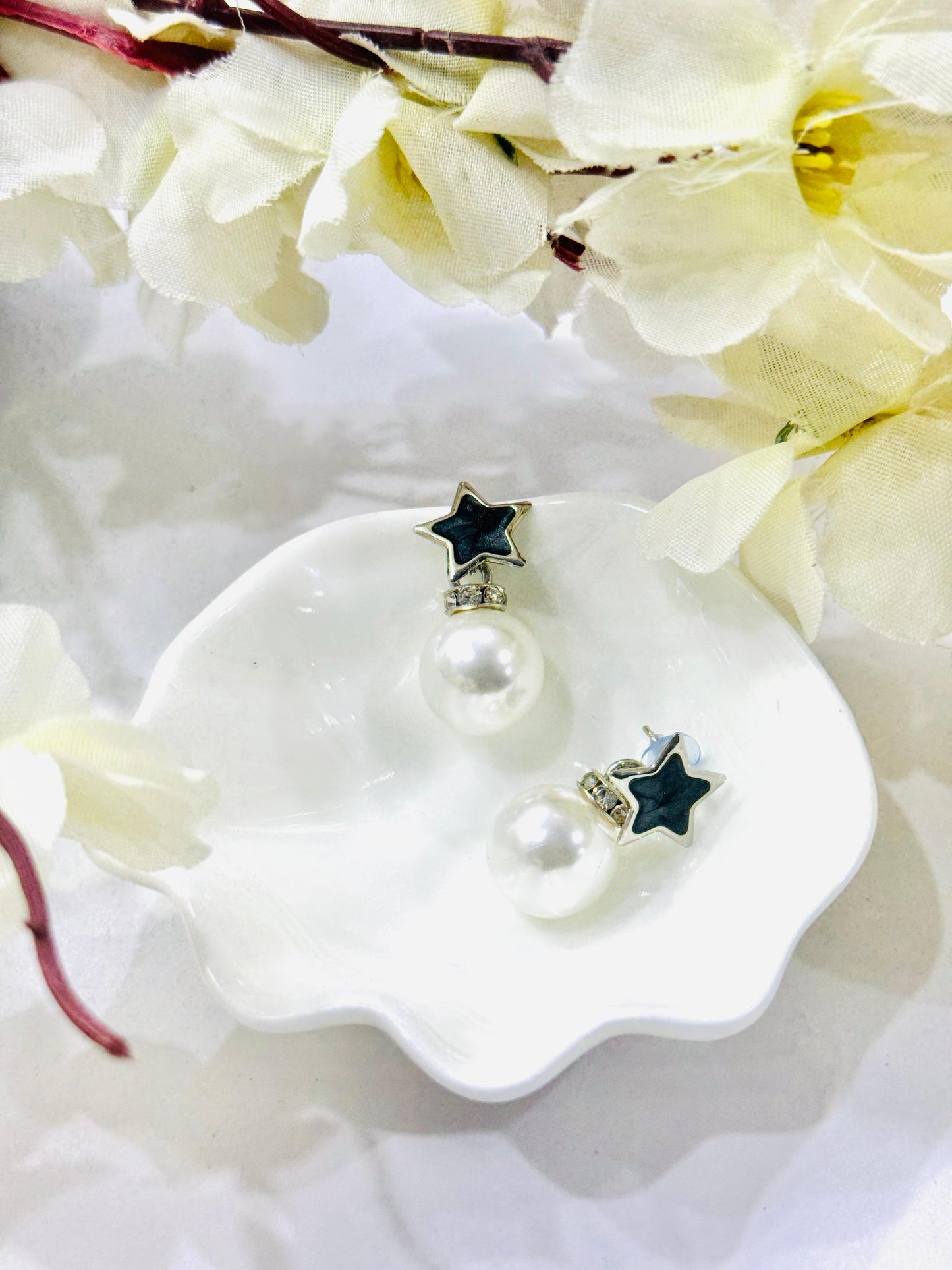 Black & White Pearl Earrings