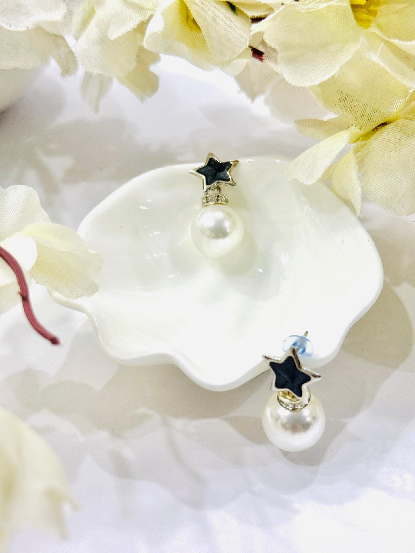 Black & White Pearl Earrings