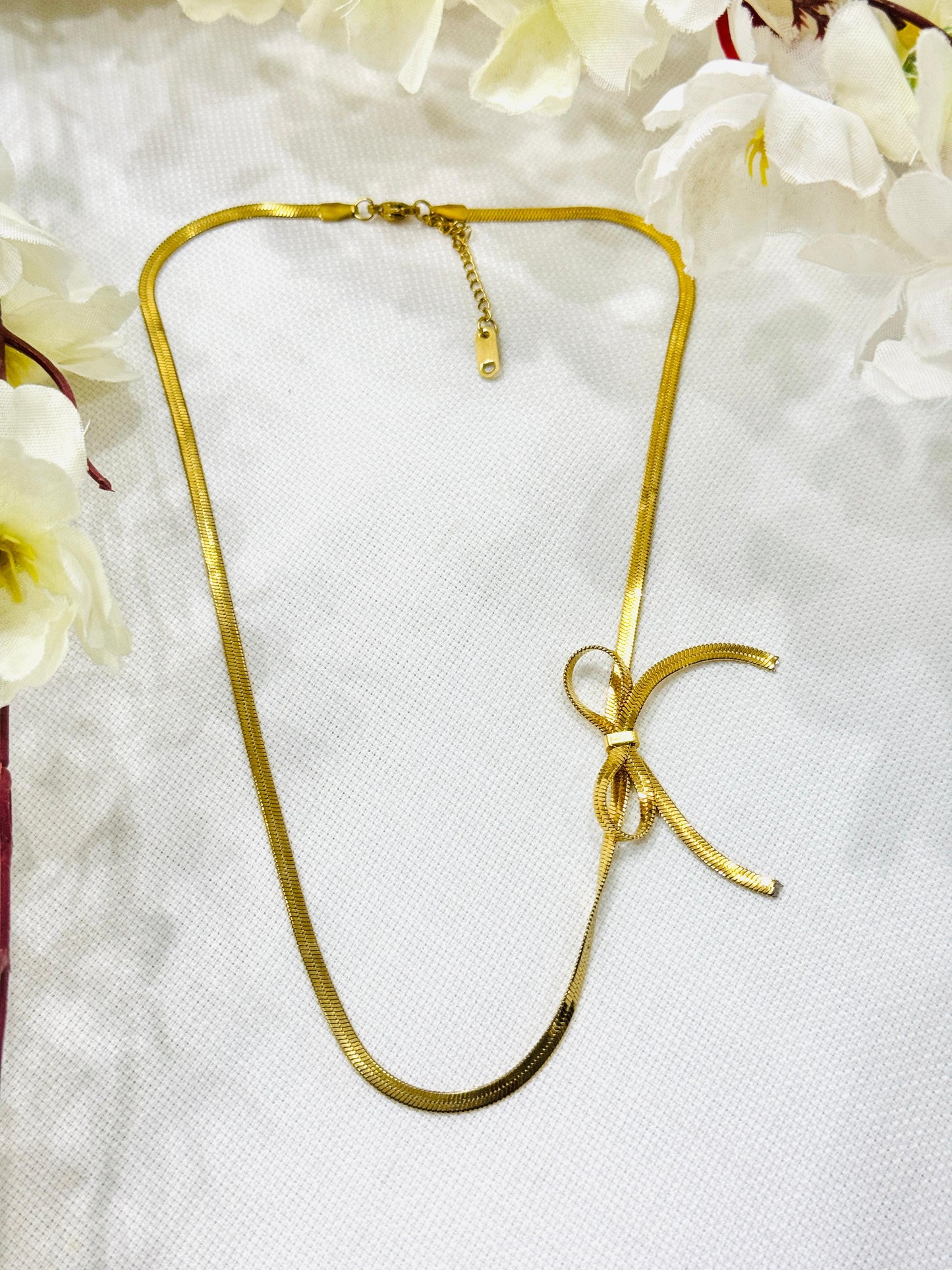 Side Bow Gold Necklace