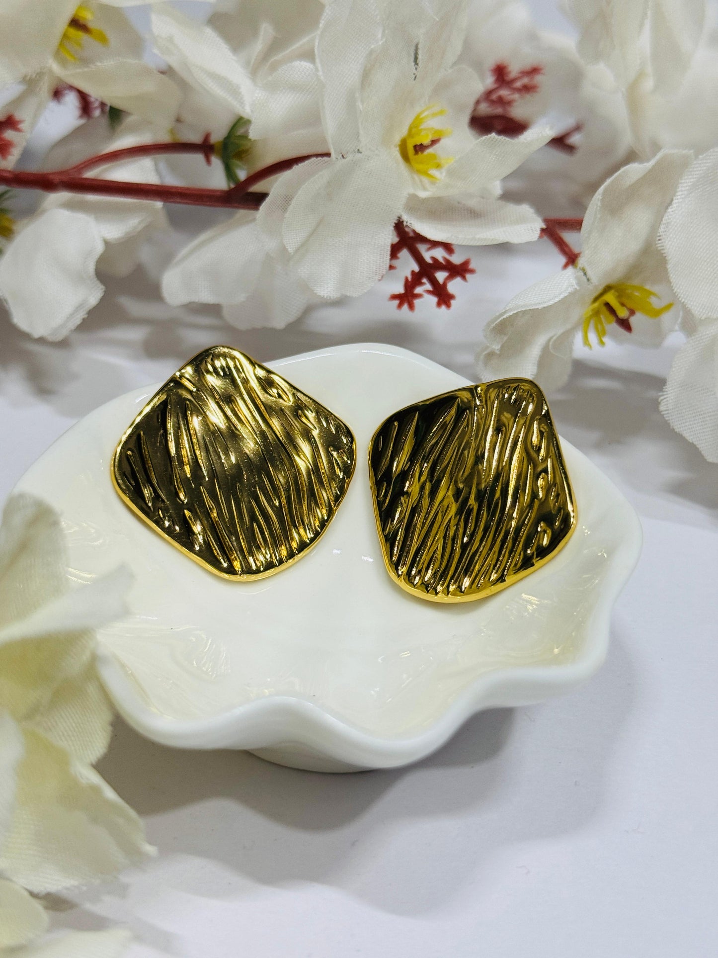Aurora Wave Textured Stud