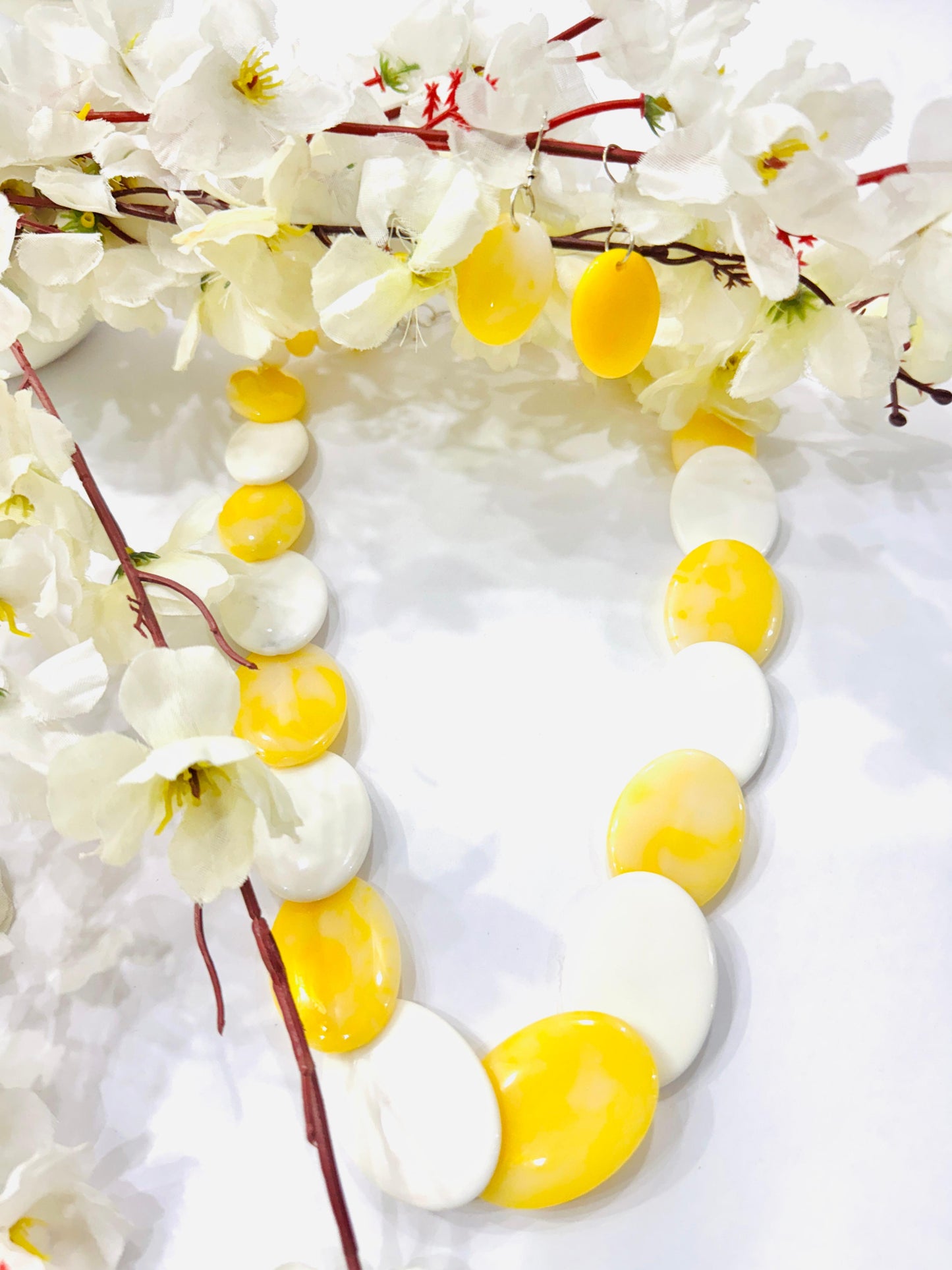 Yellow White Overlapped Chemical Beads Necklace