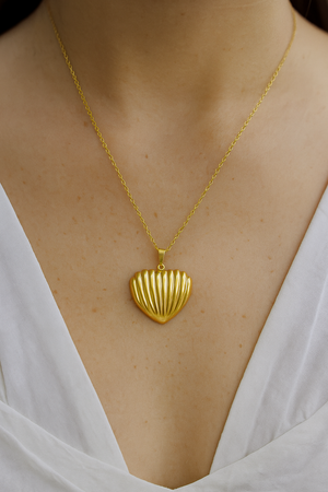 Serene Heartline Necklace Set