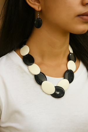 Black & White Overlapped Chemical Beads Necklace Set