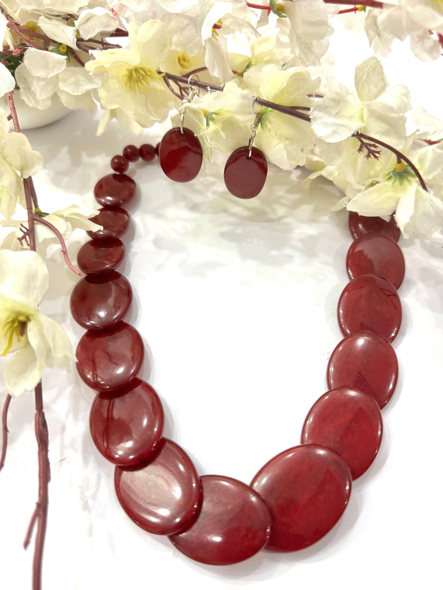Maroon Overlapped Chemical Beads Necklace