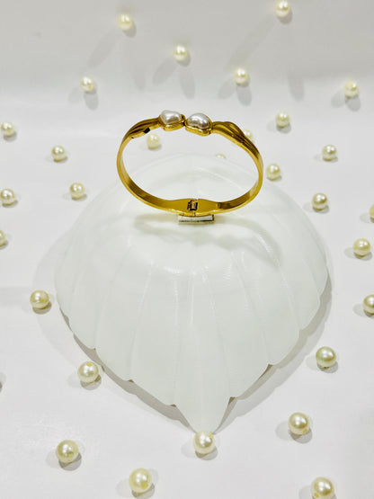 Dual Hearts Pearl Bracelet