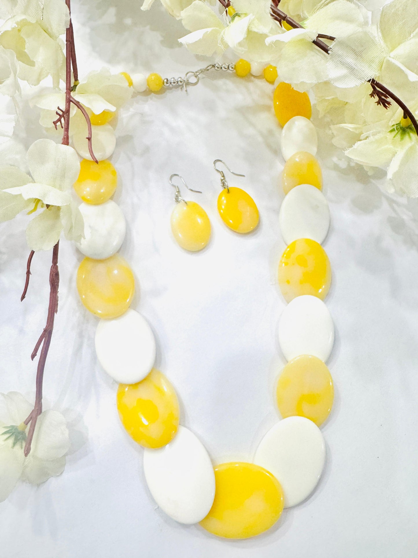 Yellow White Overlapped Chemical Beads Necklace
