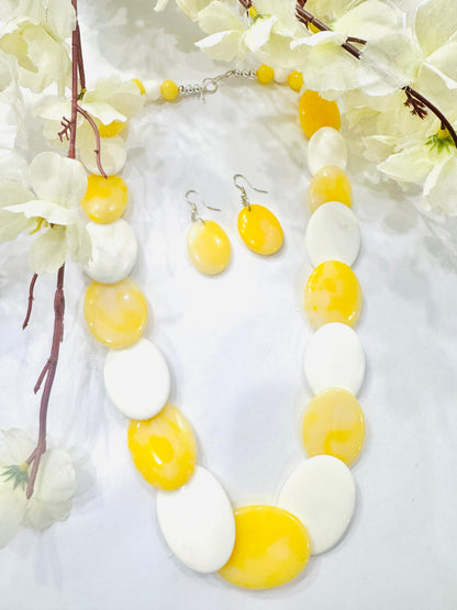 Yellow White Overlapped Chemical Beads Necklace