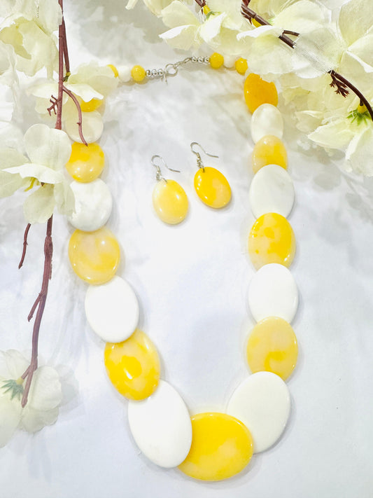 Yellow White Overlapped Chemical Beads Necklace